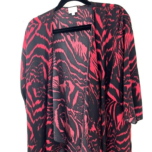 LuLaRoe Patterned Short Sleeve Waterfall Sheer Kimono Red Black Size Large - Picture 2 of 10